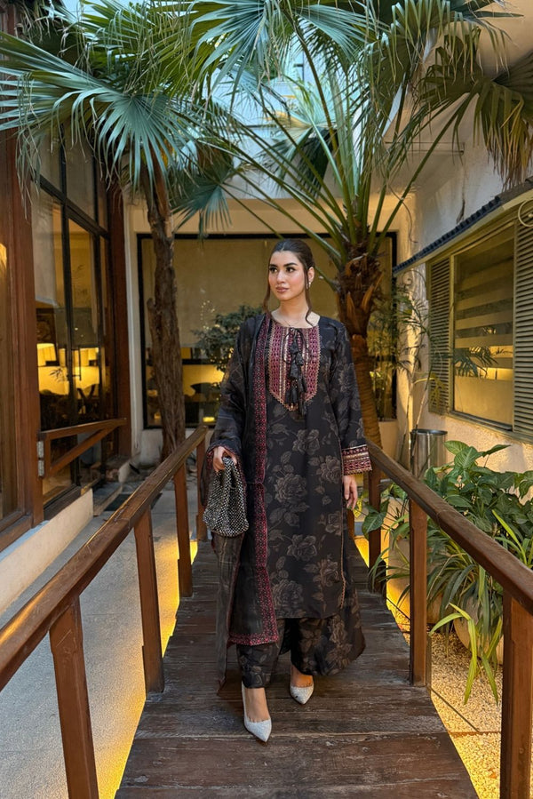 Gloura1 – ZOHRA Poly Lawn