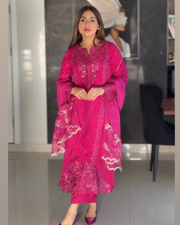 Gloura1 – NAYAB Chiffon Embroidered 3PC