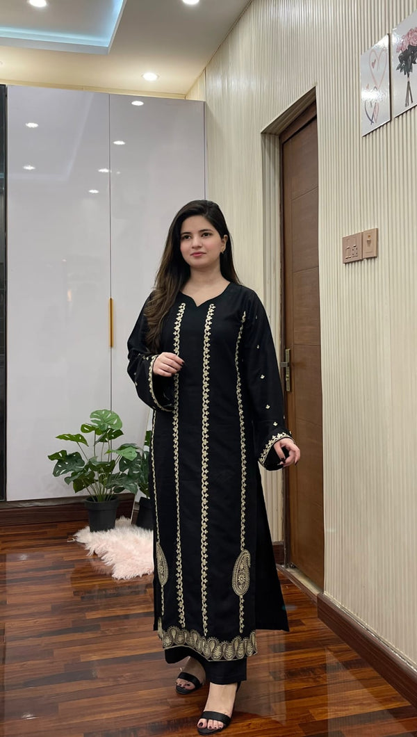 Gloura1 – Embroidery 2PC