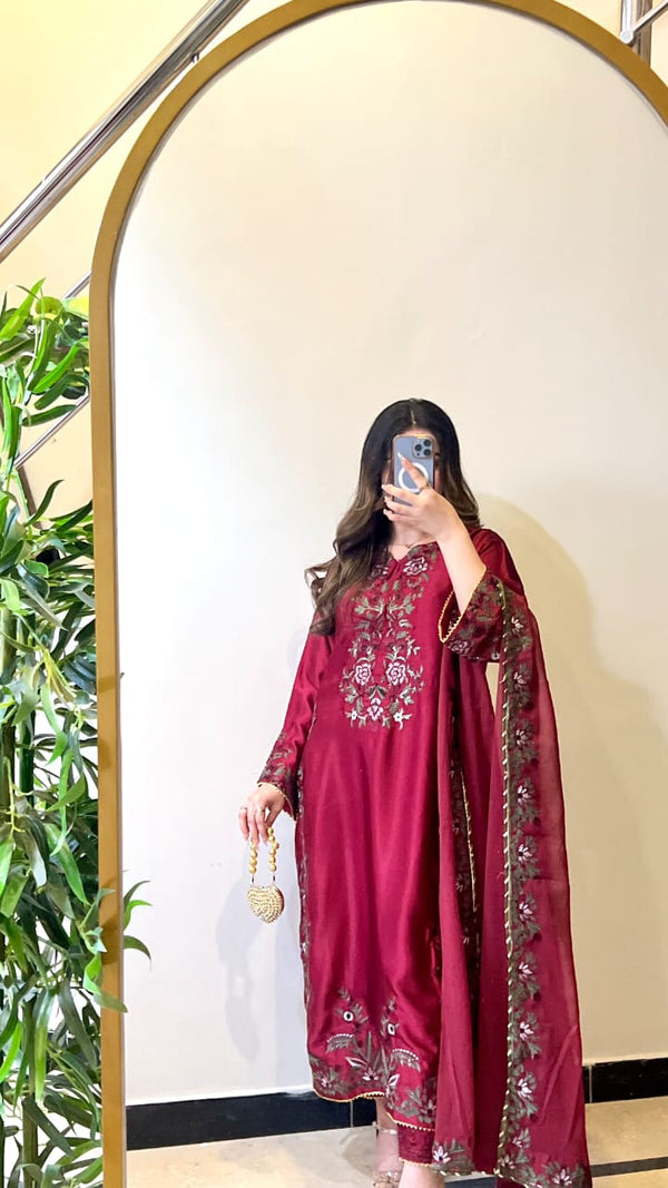 Gloura1 – ZAINA Silk Embroidery 3PC